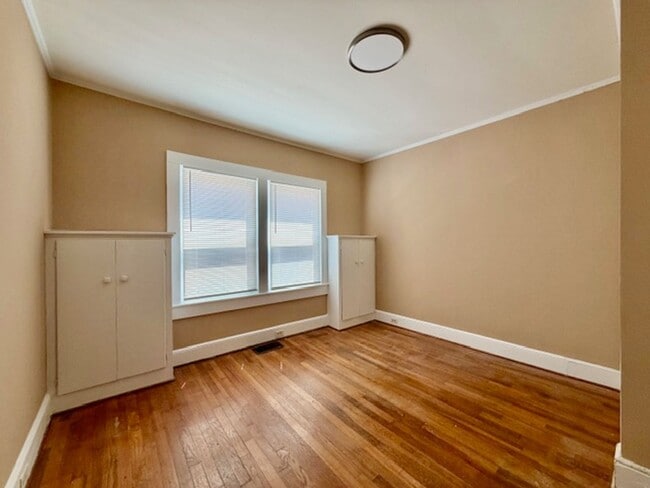 Building Photo - 1/2 MO/OFF SPECIAL - 3 bed/1 bath Fenced yard - Storage/Garage