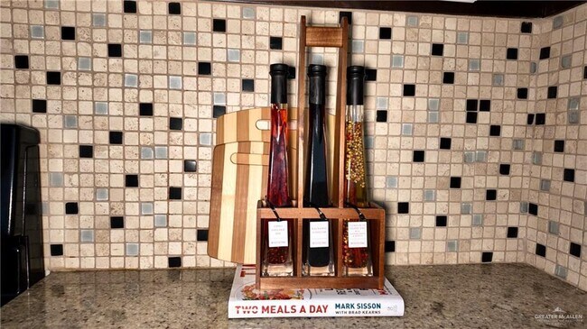 Building Photo - 27 Olympia Ave