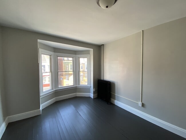 Building Photo - 824 W Princess St
