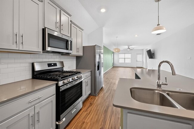 Building Photo - 128 Konik Rd