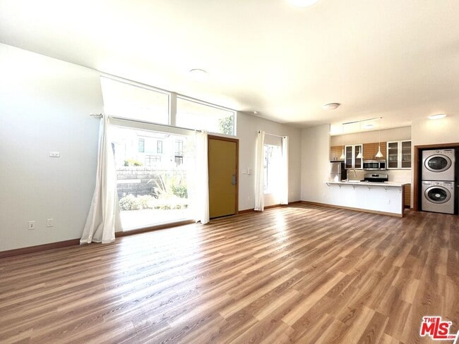 Building Photo - 501 N San Vicente Blvd