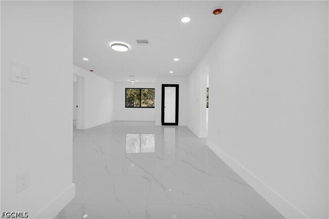 Building Photo - 356 New York Dr
