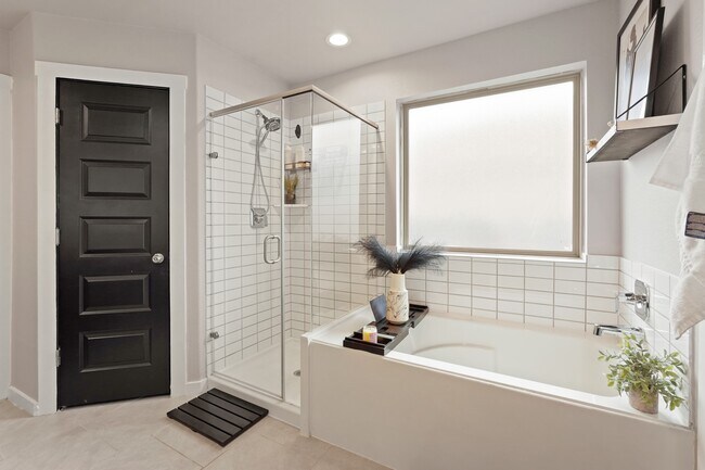 Building Photo - 1511 Maple Rdg Dr
