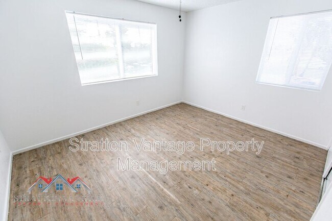 Building Photo - 863 W Ray Rd