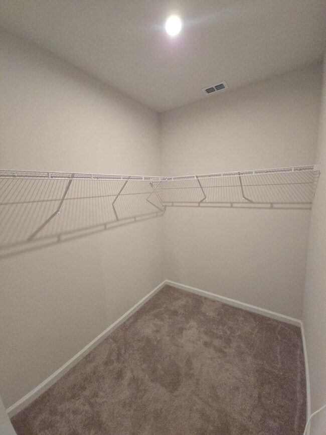 Building Photo - 3 bed 2 bath home