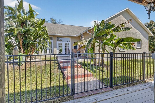 Building Photo - 172 Lake Shore Dr W