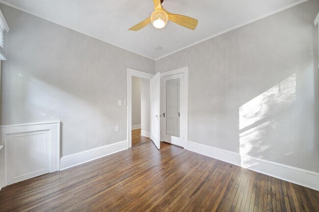 Building Photo - Newly Renovated 1 Bed 1 Bath Condo Near Uptown Charlotte!