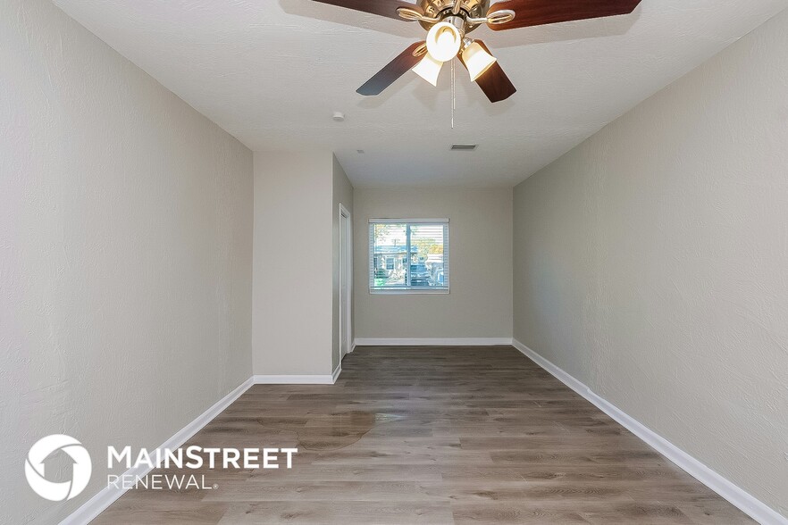 Building Photo - 2141 23rd St SW