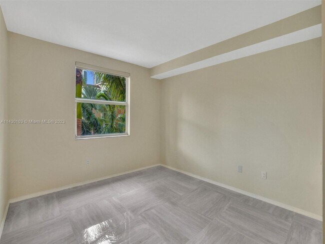 Building Photo - 17100 N Bay Rd
