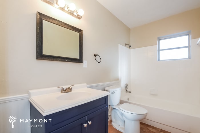 Building Photo - 518 Elm Dr