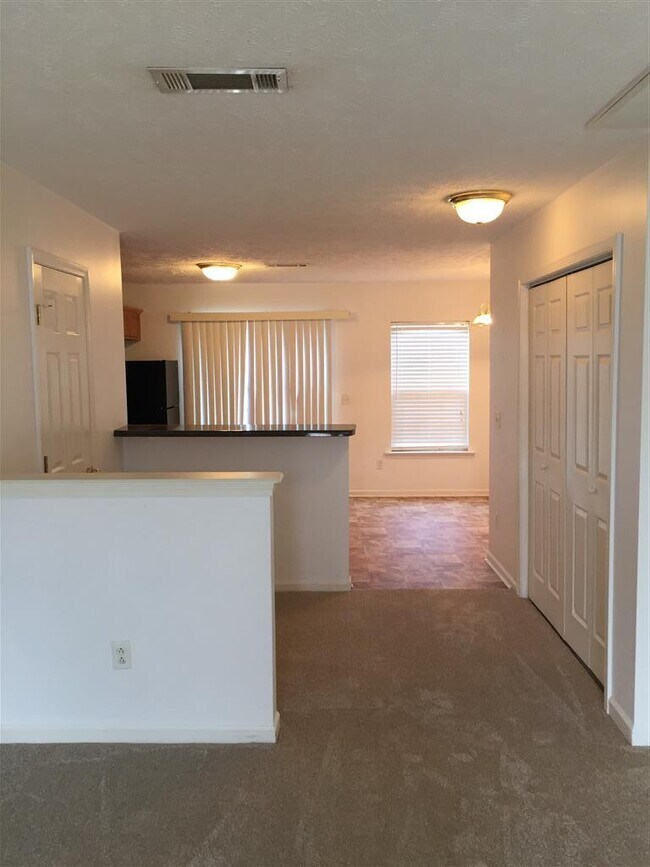 Building Photo - Smyrna Townhome - Ready to Move In
