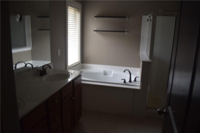 Building Photo - 43 Jessel Ln