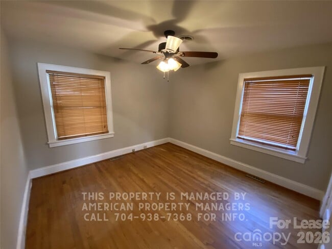 Building Photo - 733 Ideal Dr SE