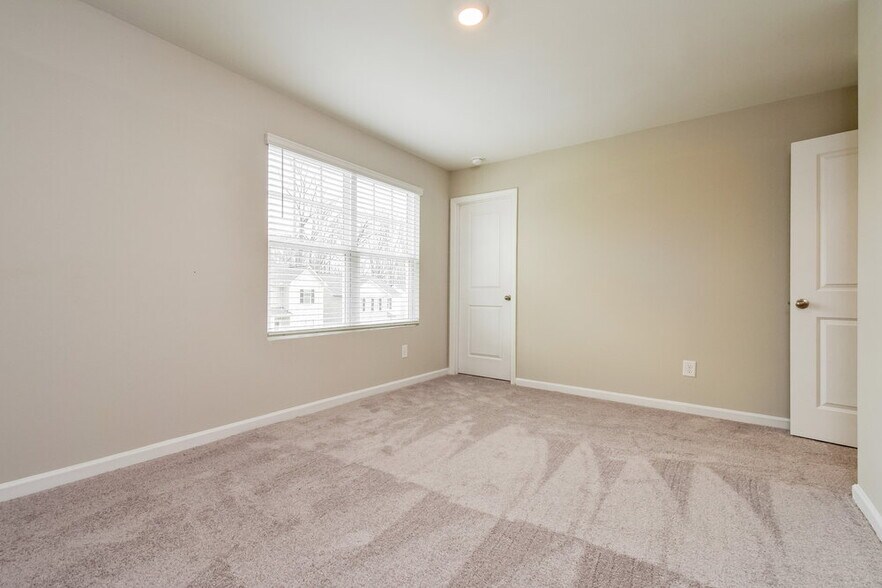 Building Photo - 526 Knightsbridge Ln