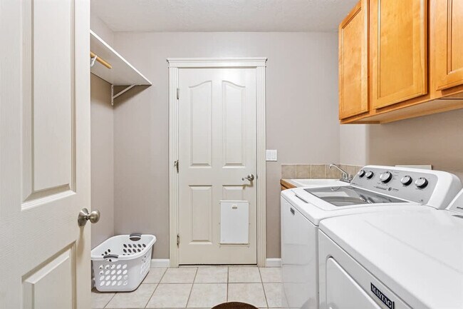Building Photo - 2480 W San Remo Ct