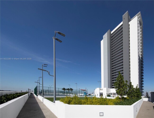 Building Photo - 16385 Biscayne Blvd