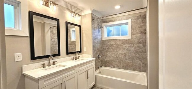 Building Photo - 1993 Memorial Dr SE