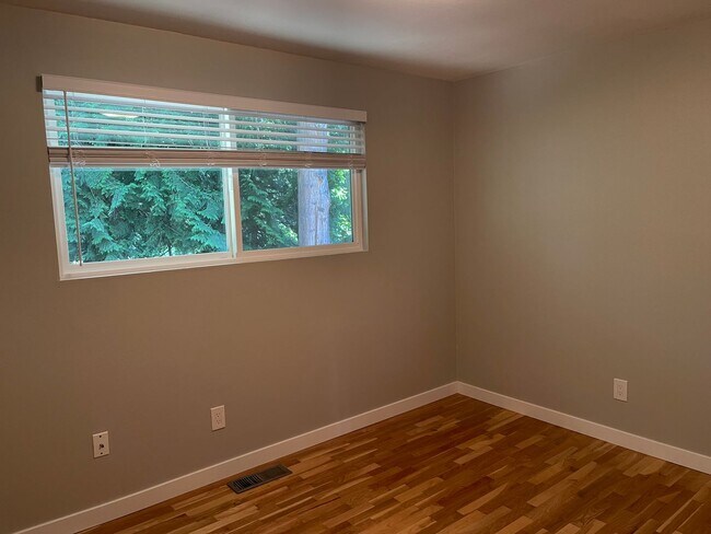 Building Photo - Well maintained 4bd Issaquah home!