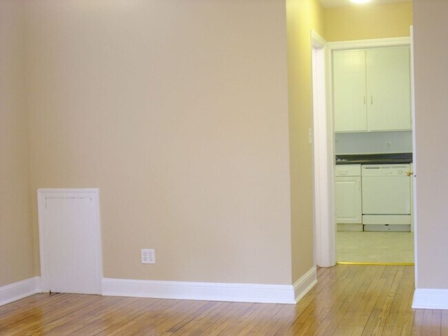 Building Photo - 8405 Greenwood Ave