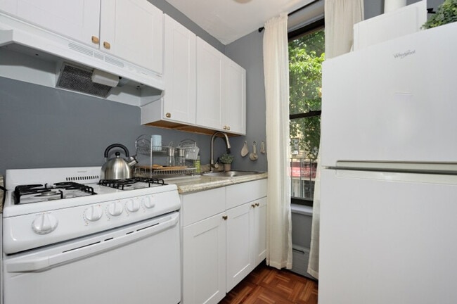 Building Photo - 321 E 78th St
