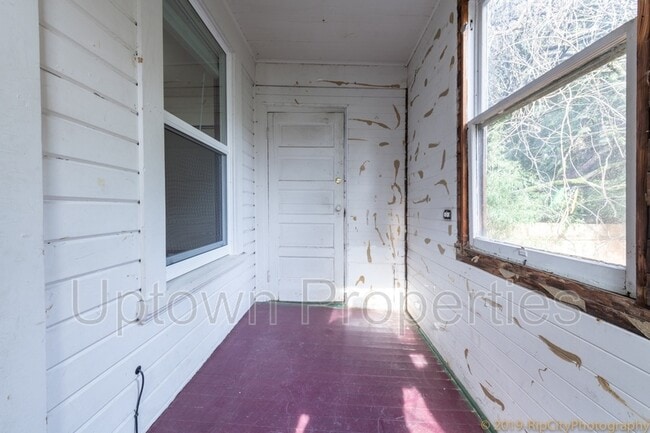 Building Photo - 616 NW 22nd Ave