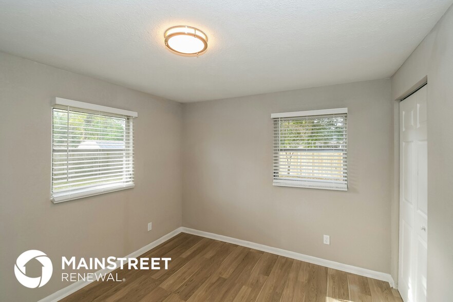 Building Photo - 335 Bonnlyn Dr