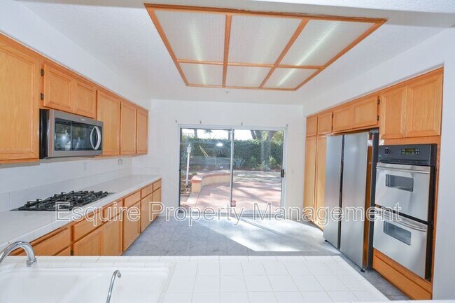 Building Photo - 93 Azusa Ave