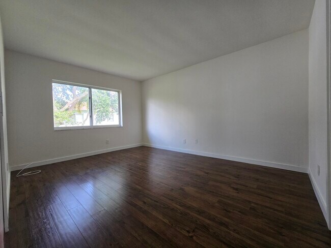 Building Photo - 201 SE 6th Ave