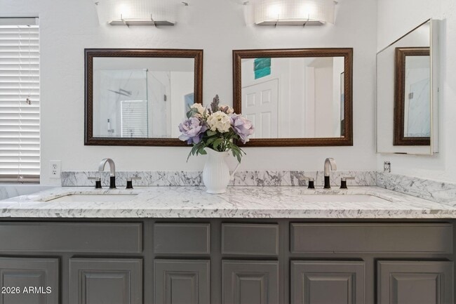 Building Photo - 3241 S Horizon Pl