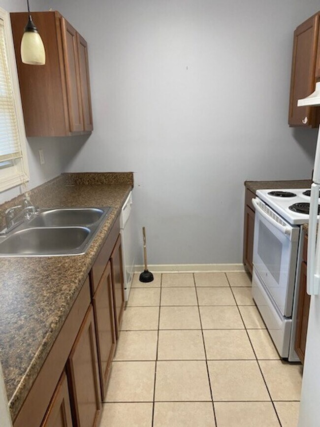 Building Photo - 6015 Warm Springs Ct