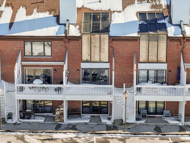 Building Photo - 126 Merrimac St