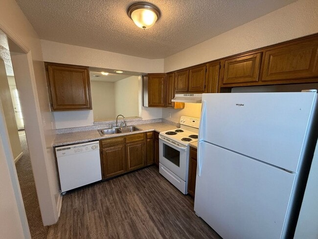 Building Photo - 9100 Parktop Ln NW