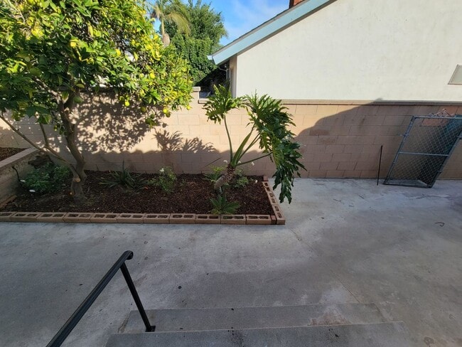 Building Photo - Torrance - 3 bd / 2 ba Home! GREAT LOCATION!!