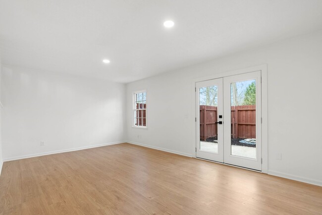 Building Photo - 111 Fernridge Dr