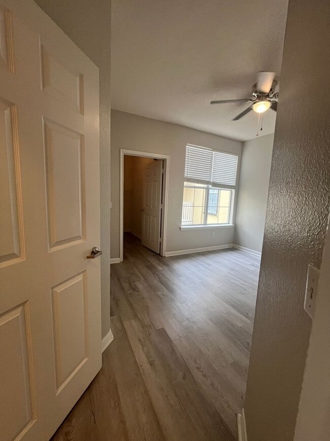 Building Photo - New Remodel 2/2 Fireplace; Quartz Countertops-FREE WATER/SEWER!