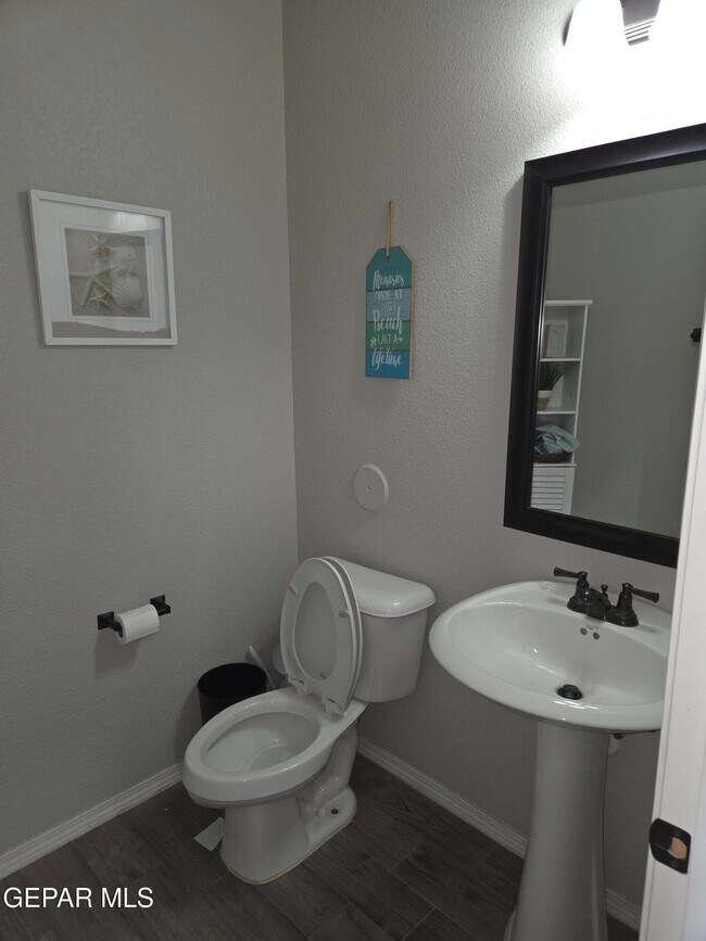 Building Photo - 1028 Aeronaut Pl