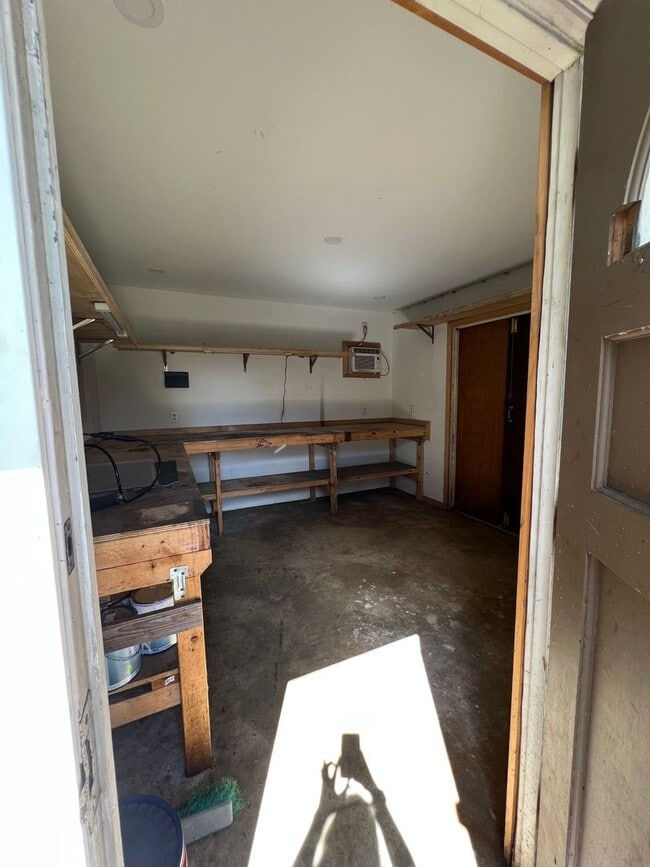 Building Photo - Home for lease