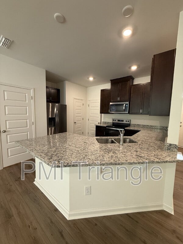 Building Photo - 138 Parker Ln