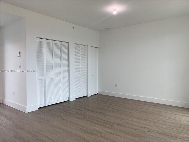 Building Photo - 4100 Davie Rd