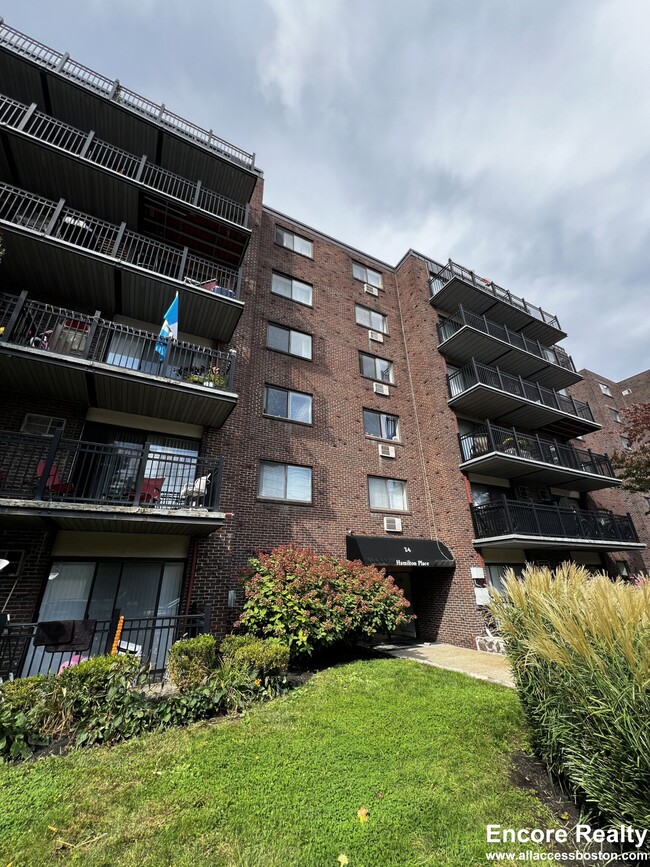 Building Photo - 24 Whites Ave