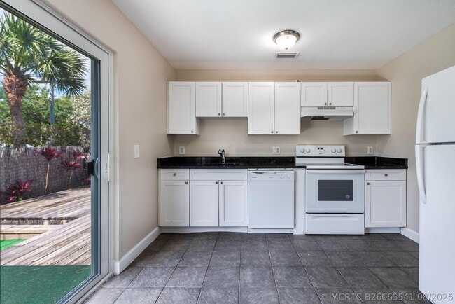 Building Photo - 3482 48th Ln S
