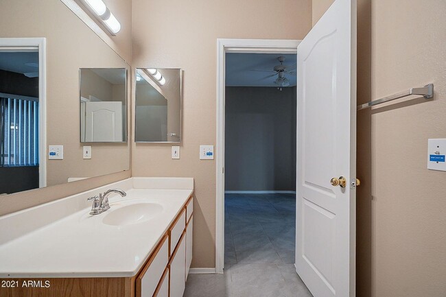 Building Photo - 2929 W Yorkshire Dr