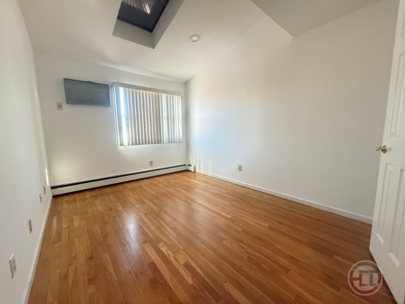 Building Photo - 15-25 Utopia Pkwy