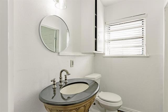 Building Photo - 5821 Circular Dr