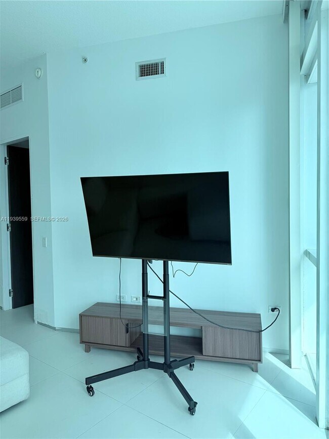 Building Photo - 480 NE 30th St