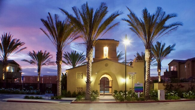 Building Photo - Stunning 3-Bed/2.5-Bath End Unit Condo with Solar & Large Yard