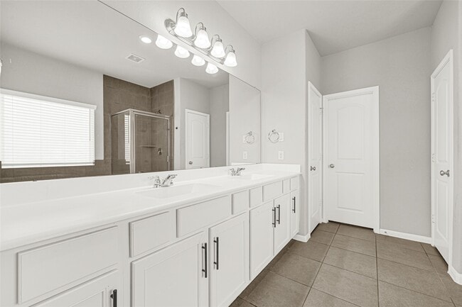 Building Photo - 5914 Prince Pl Dr