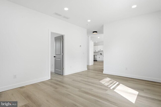 Building Photo - 96 Elderberry Dr