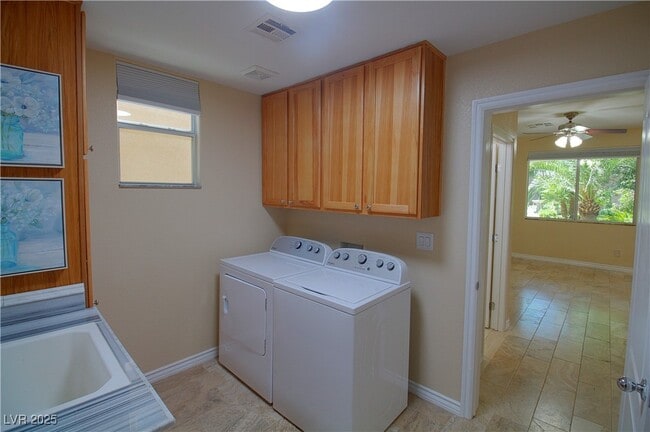 Building Photo - 2859 Dunnottar Ave
