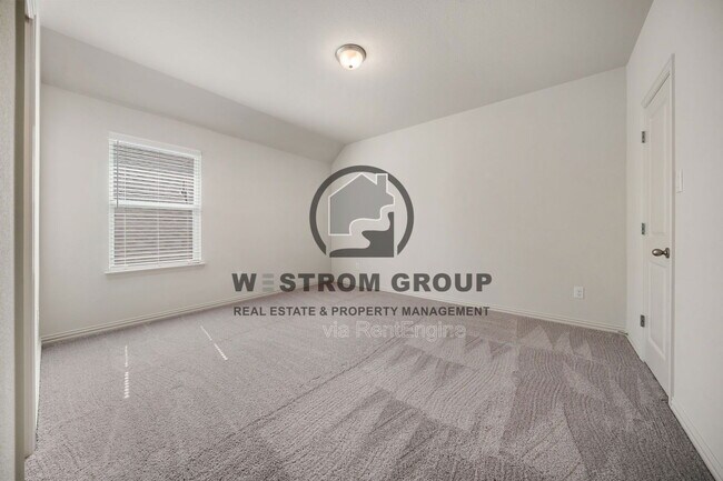 Building Photo - 912 Alberta Spruce Rd